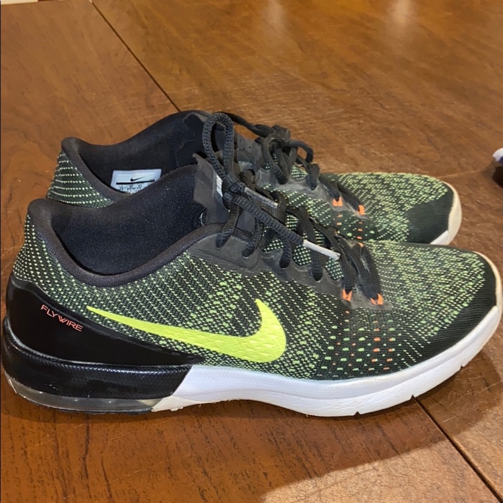 Gently worn Men’s Nike air max fly wire black 11